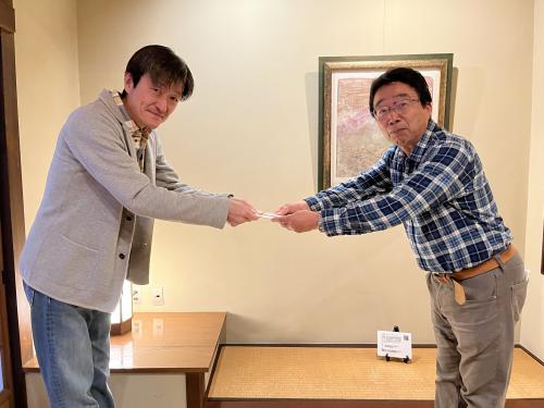8期生同窓会より寄附金をいただきました